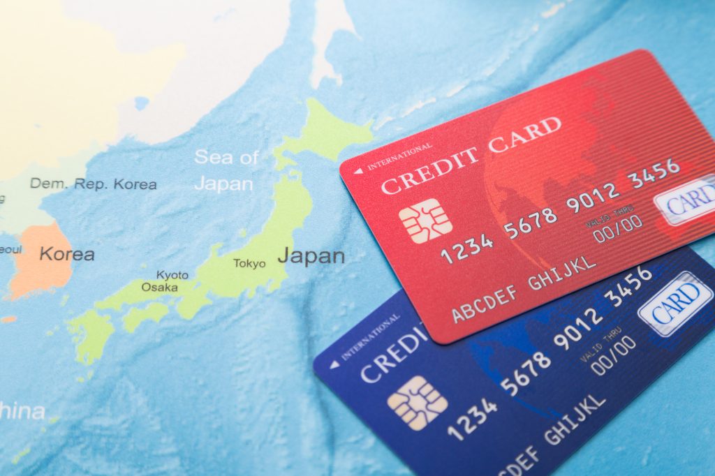 クレジットカード決済が世界中で共用できるのは何故!?国際規格との関係